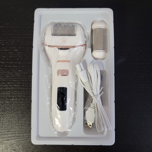 Jinding Rechargeable Electric Callus Remover with Accessories - Picture 7 of 13